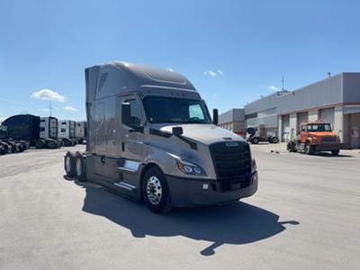 Freightliner Cascadia - 72" Raised Roof Double Bunk Sleeper, Detroit, Automatic, Optimized Idle