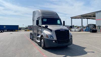 Freightliner Cascadia - 72" Raised Roof Double Bunk Sleeper, Detroit, Automatic, Optimized Idle