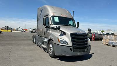 Freightliner Cascadia - 72" Raised Roof Double Bunk Sleeper, Detroit, Automatic, Optimized Idle
