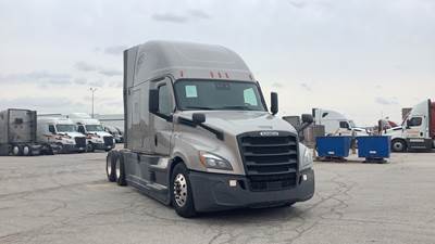 Freightliner Cascadia - 72" Raised Roof Double Bunk Sleeper, Detroit, Automatic, Battery Powered HVAC with Optimized Idle