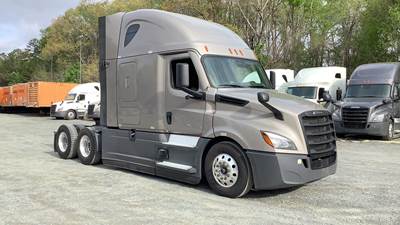Freightliner Cascadia - 72" Raised Roof Double Bunk Sleeper, Detroit, Automatic, Optimized Idle