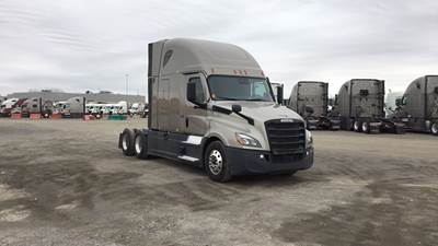 Freightliner Cascadia - 72" Raised Roof Double Bunk Sleeper, Detroit, Automatic, Optimized Idle