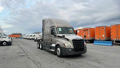 Freightliner Cascadia - 72" Raised Roof Double Bunk Sleeper, Detroit, Automatic, Optimized Idle