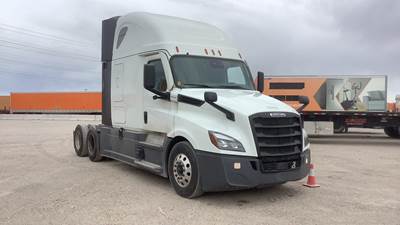 Freightliner Cascadia - 72" Raised Roof Double Bunk Sleeper, Detroit, Automatic