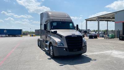 Freightliner Cascadia - 72" Raised Roof Double Bunk Sleeper, Detroit, Automatic, Optimized Idle