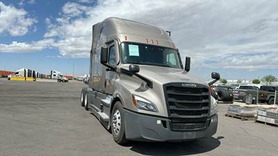 Freightliner Cascadia - 72" Raised Roof Double Bunk Sleeper, Detroit, Automatic, Optimized Idle
