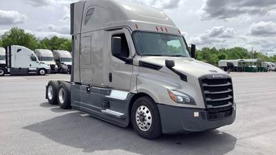Freightliner Cascadia - 72" Raised Roof Double Bunk Sleeper, Detroit, Automatic, Optimized Idle