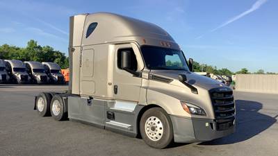 Freightliner Cascadia - 72" Raised Roof Double Bunk Sleeper, Detroit, Automatic, Optimized Idle