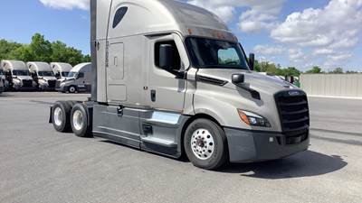 Freightliner Cascadia - 72" Raised Roof Double Bunk Sleeper, Detroit, Automatic, Optimized Idle