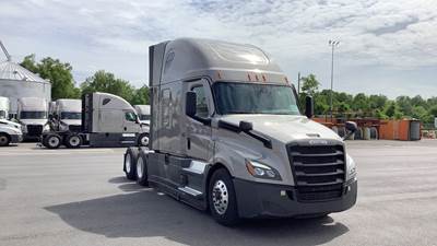 Freightliner Cascadia - 72" Raised Roof Double Bunk Sleeper, Detroit, Automatic, Optimized Idle