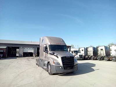 Freightliner Cascadia - 72" Raised Roof Double Bunk Sleeper, Detroit, Automatic, Optimized Idle