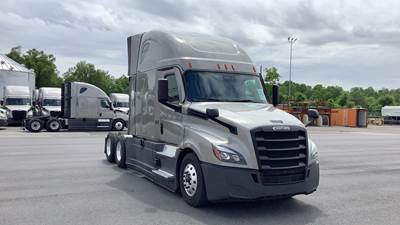 Freightliner Cascadia - 72" Raised Roof Double Bunk Sleeper, Detroit, Automatic, Optimized Idle