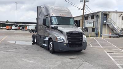 Freightliner Cascadia - 72" Raised Roof Double Bunk Sleeper, Detroit, Automatic, Optimized Idle