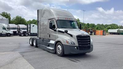 Freightliner Cascadia - 72" Raised Roof Double Bunk Sleeper, Detroit, Automatic, Optimized Idle