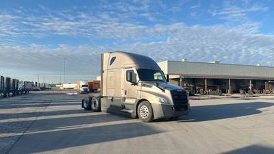 Freightliner Cascadia - 72" Raised Roof Double Bunk Sleeper, Detroit, Automatic, Optimized Idle