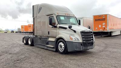 Freightliner Cascadia - 72" Raised Roof Double Bunk Sleeper, Detroit, Automatic, Optimized Idle