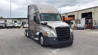 Freightliner Cascadia - 72" Raised Roof Double Bunk Sleeper, Detroit, Automatic, Optimized Idle