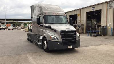 Freightliner Cascadia - 72" Raised Roof Double Bunk Sleeper, Detroit, Automatic, Optimized Idle