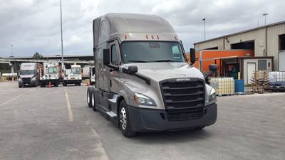 Freightliner Cascadia - 72" Raised Roof Double Bunk Sleeper, Detroit, Automatic, Optimized Idle