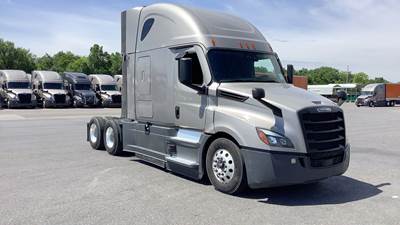 Freightliner Cascadia - 72" Raised Roof Double Bunk Sleeper, Detroit, Automatic, Optimized Idle
