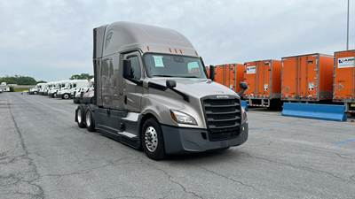 Freightliner Cascadia - 72" Raised Roof Double Bunk Sleeper, Detroit, Automatic, Optimized Idle