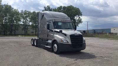 Freightliner Cascadia - 72" Raised Roof Double Bunk Sleeper, Detroit, Automatic, Optimized Idle
