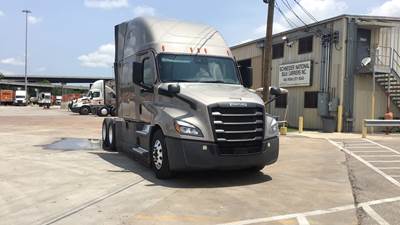 Freightliner Cascadia - 72" Raised Roof Double Bunk Sleeper, Detroit, Automatic, Optimized Idle