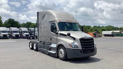 Freightliner Cascadia - 72" Raised Roof Double Bunk Sleeper, Detroit, Automatic, Optimized Idle