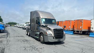 Freightliner Cascadia - 72" Raised Roof Double Bunk Sleeper, Detroit, Automatic, Optimized Idle