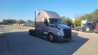 Freightliner Cascadia - 72" Raised Roof Double Bunk Sleeper, Detroit, Automatic, Optimized Idle
