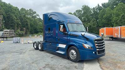 Freightliner Cascadia - 72" Raised Roof Double Bunk Sleeper w/ Lounge, Detroit, Automatic, Battery Powered HVAC with Optimized Idle