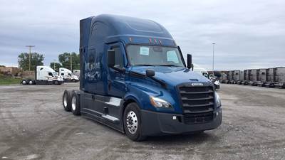 Freightliner Cascadia - 72" Raised Roof Double Bunk Sleeper, Detroit, Automatic, Battery Powered HVAC with Optimized Idle