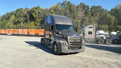 Freightliner Cascadia - 72" Raised Roof Double Bunk Sleeper, Detroit, Automatic, Battery Powered HVAC with Optimized Idle