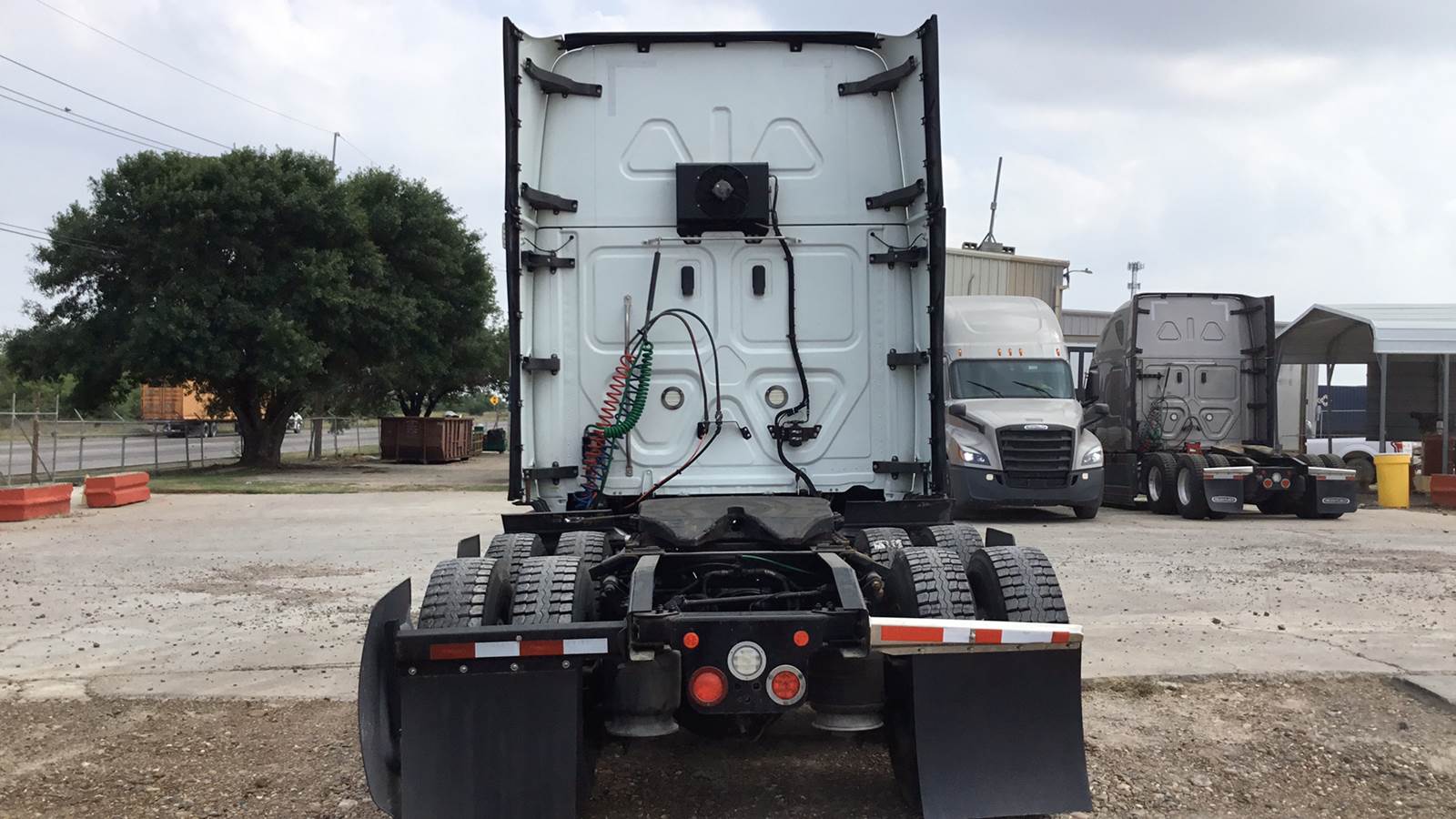 2020 Freightliner Sleeper Semi Truck 72" Raised Roof, Detroit