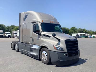 Freightliner Cascadia - 72" Raised Roof Double Bunk Sleeper, Detroit, Automatic, Optimized Idle