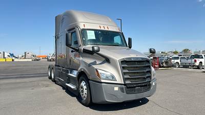 Freightliner Cascadia - 72" Raised Roof Double Bunk Sleeper, Detroit, Automatic, Optimized Idle