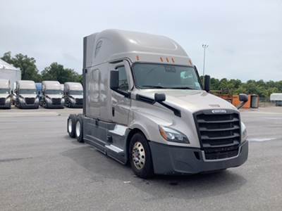 Freightliner Cascadia - 72" Raised Roof Double Bunk Sleeper, Detroit, Automatic, Optimized Idle