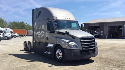 Freightliner Cascadia - 72" Raised Roof Double Bunk Sleeper, Detroit, Automatic, Optimized Idle