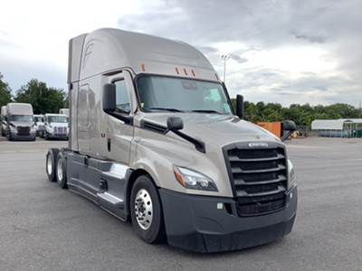 Freightliner Cascadia - 72" Raised Roof Double Bunk Sleeper, Detroit, Automatic, Optimized Idle