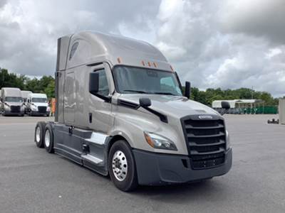 Freightliner Cascadia - 72" Raised Roof Double Bunk Sleeper, Detroit, Automatic, Optimized Idle