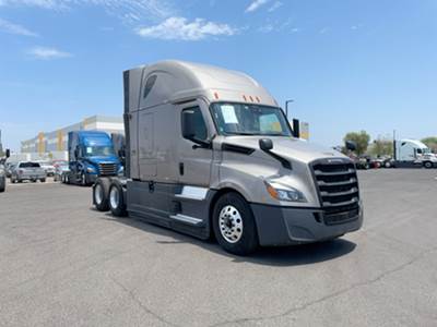 Freightliner Cascadia - 72" Raised Roof Double Bunk Sleeper, Detroit, Automatic, Optimized Idle
