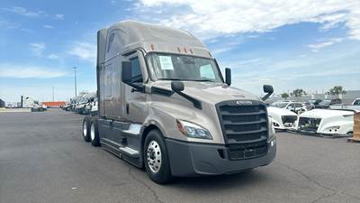 Freightliner Cascadia - 72" Raised Roof Double Bunk Sleeper, Detroit, Automatic, Optimized Idle