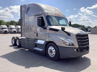 Freightliner Cascadia - 72" Raised Roof Double Bunk Sleeper, Detroit, Automatic, Optimized Idle