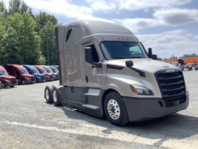Freightliner Cascadia - 72" Raised Roof Double Bunk Sleeper, Detroit, Automatic, Optimized Idle