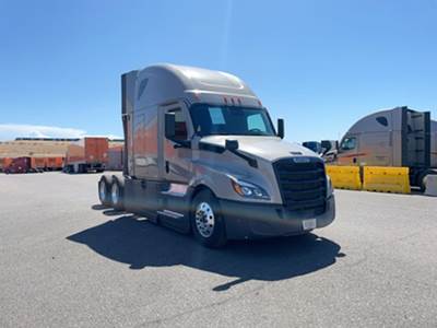 Freightliner Cascadia - 72" Raised Roof Double Bunk Sleeper, Detroit, Automatic, Optimized Idle