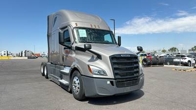 Freightliner Cascadia - 72" Raised Roof Double Bunk Sleeper, Detroit, Automatic, Optimized Idle