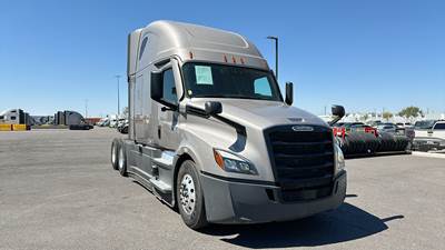 Freightliner Cascadia - 72" Raised Roof Double Bunk Sleeper, Detroit, Automatic, Optimized Idle