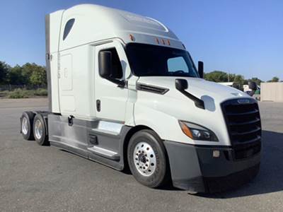 Freightliner Cascadia - 72" Raised Roof Double Bunk Sleeper, Detroit, Automatic