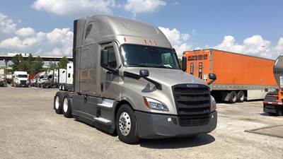 Freightliner Cascadia - 72" Raised Roof Double Bunk Sleeper, Detroit, Automatic, Optimized Idle