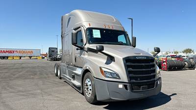 Freightliner Cascadia - 72" Raised Roof Double Bunk Sleeper, Detroit, Automatic, Optimized Idle